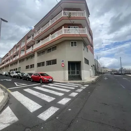 Lägenhet In Arona, Guaza